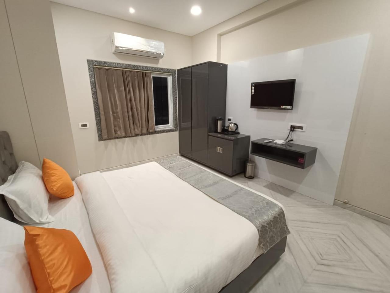 Hotel Shri Anand Dham, Nathdwara - 125 Meters Away From The Temple Bilik gambar