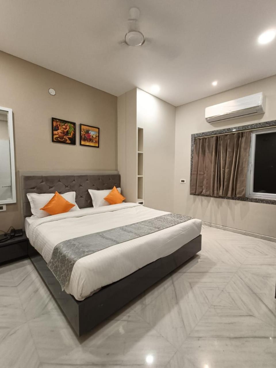 Hotel Shri Anand Dham, Nathdwara - 125 Meters Away From The Temple Bilik gambar