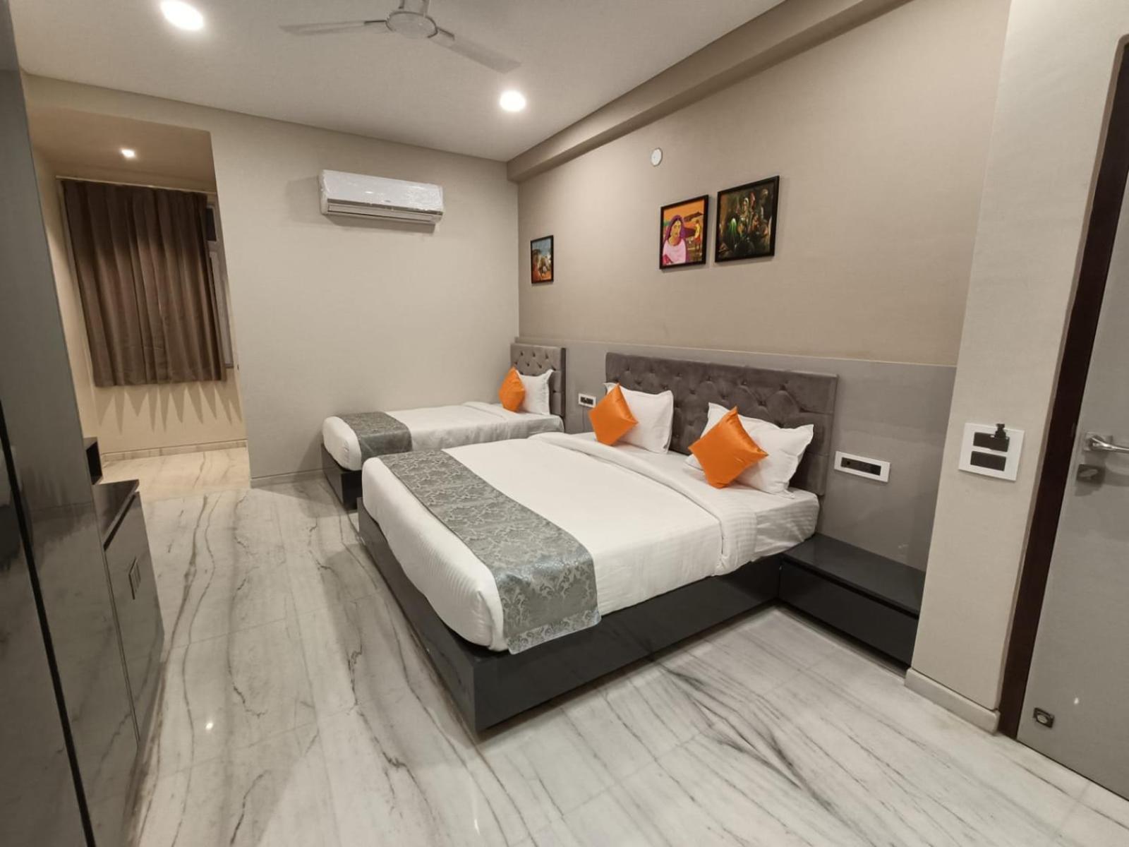Hotel Shri Anand Dham, Nathdwara - 125 Meters Away From The Temple Bilik gambar
